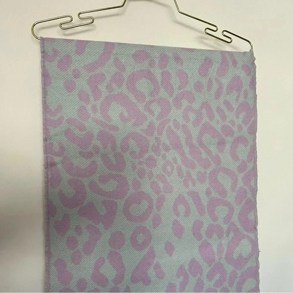Steve Madden Reversible Leopard Print Scarf Lavender Mint With Fringe - Picture 6 of 11